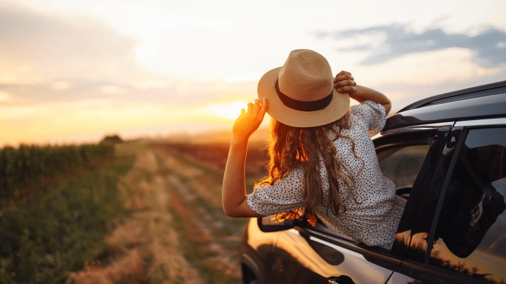 girl enjoying sunset after going through the stages of bulimia recovery